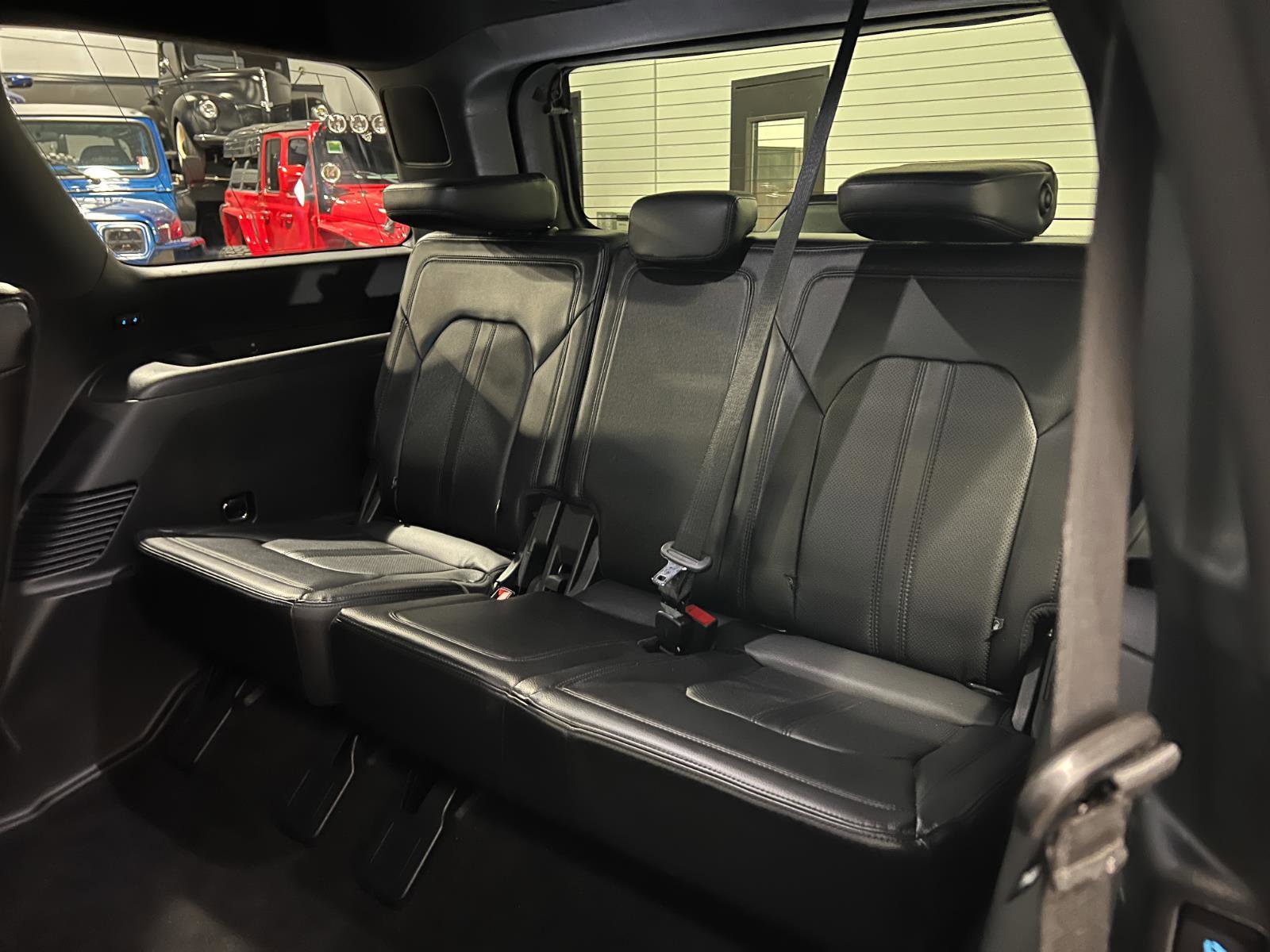 Used 2019 Ford Expedition Limited w/ Equipment Group 301A AWD/4WD image 33