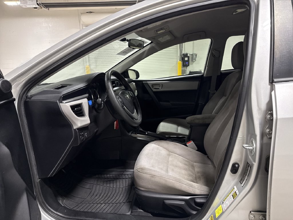 Used 2016 Toyota Corolla LE FWD image 19