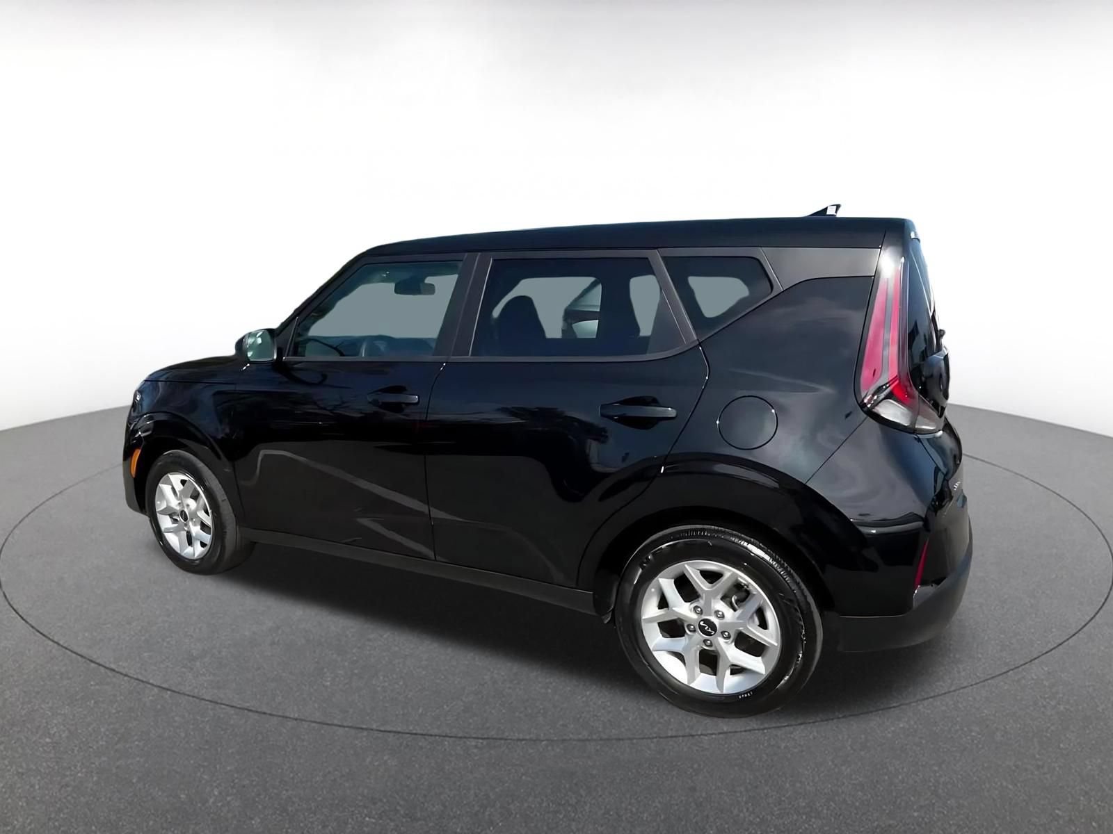 Used 2025 Kia Soul LX w/ LX Technology Package FWD image 10
