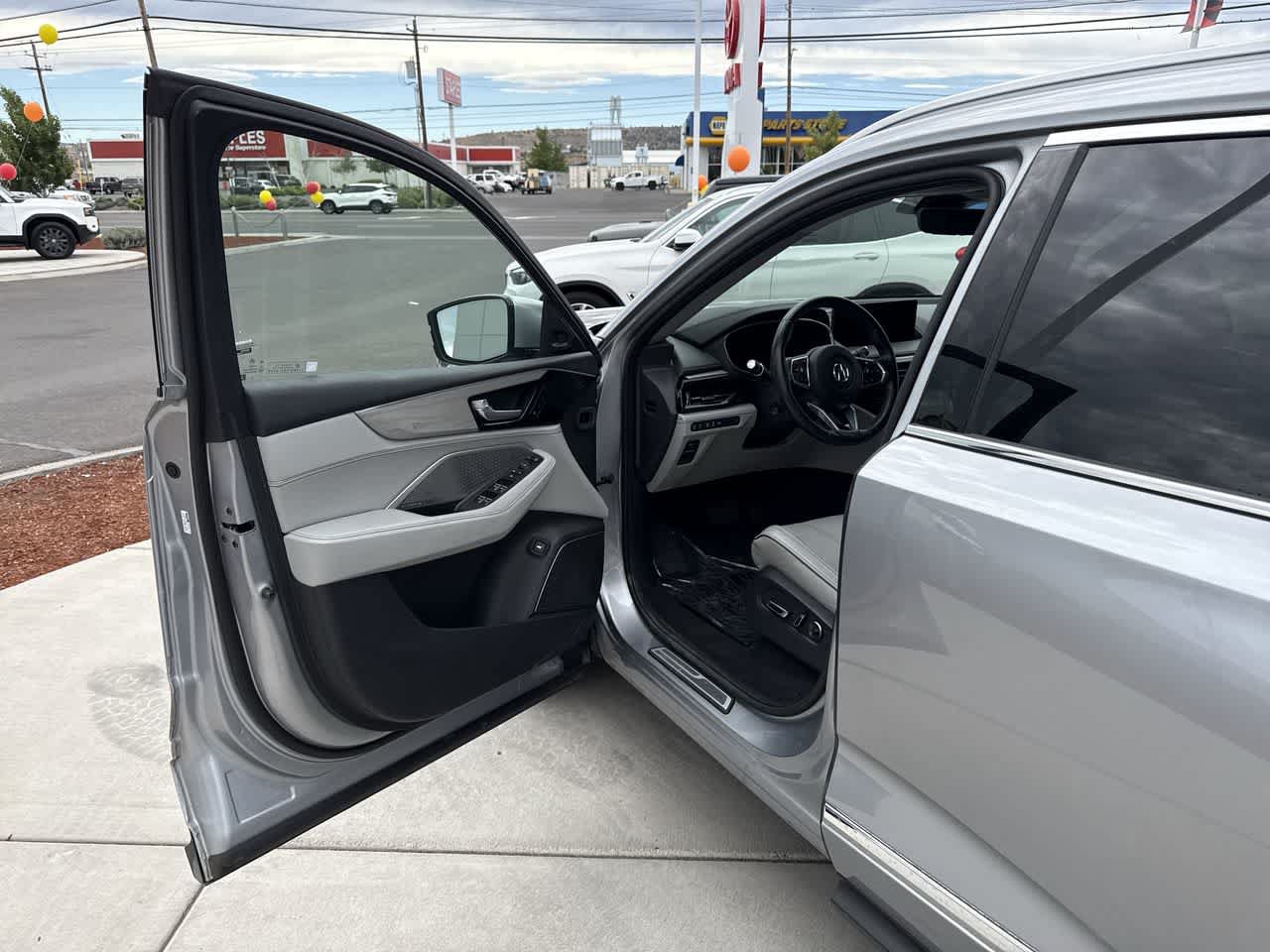 Used 2023 Acura MDX w/ Advance Package AWD/4WD image 10