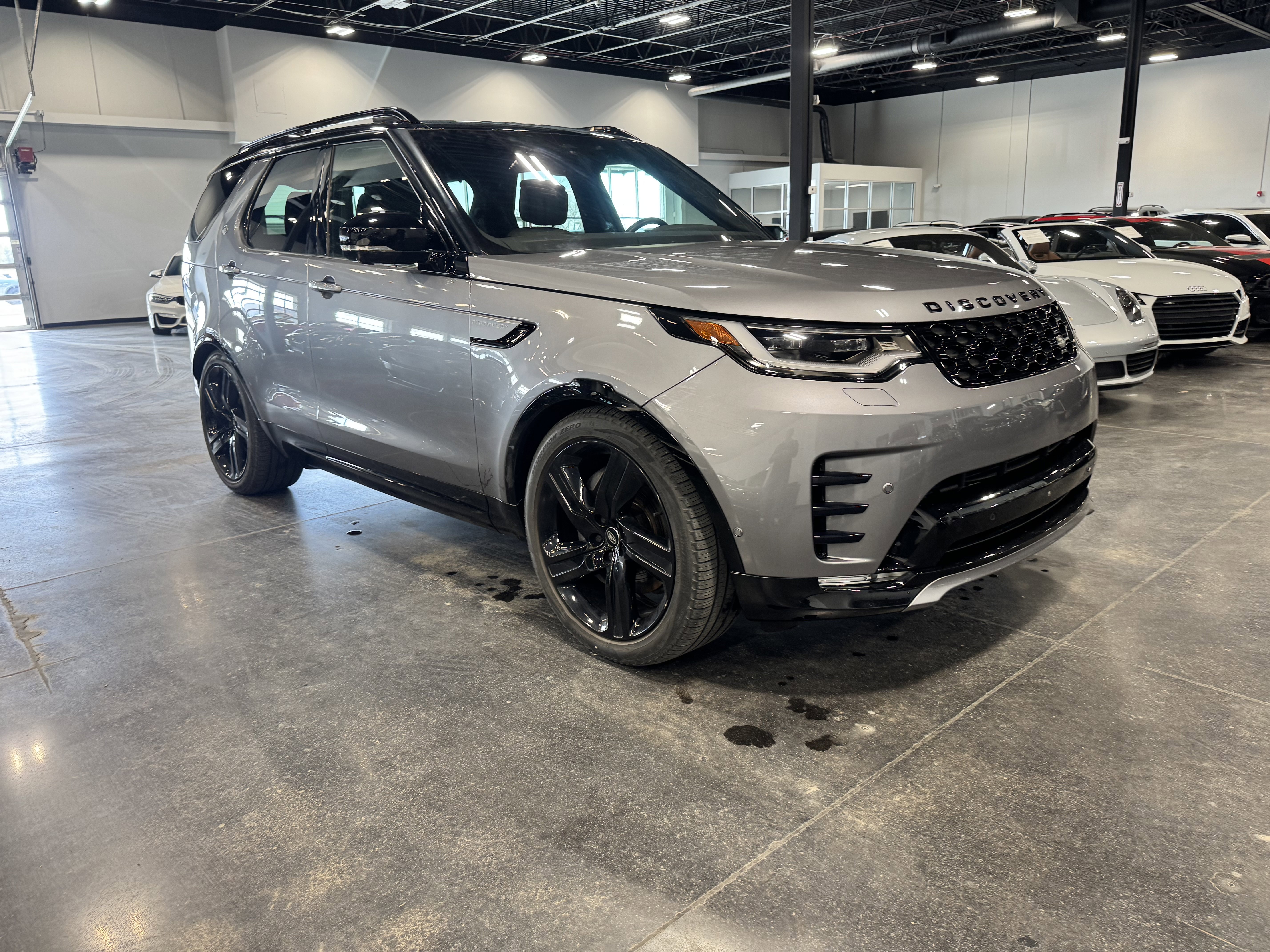 Used 2023 Land Rover Discovery S R-Dynamic image 19