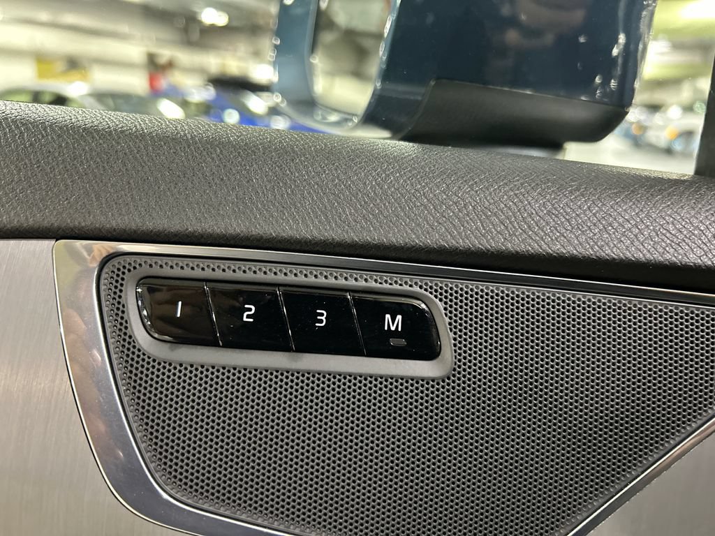 Certified 2023 Volvo XC90 B5 Core w/ Protection Package Premier AWD/4WD image 21