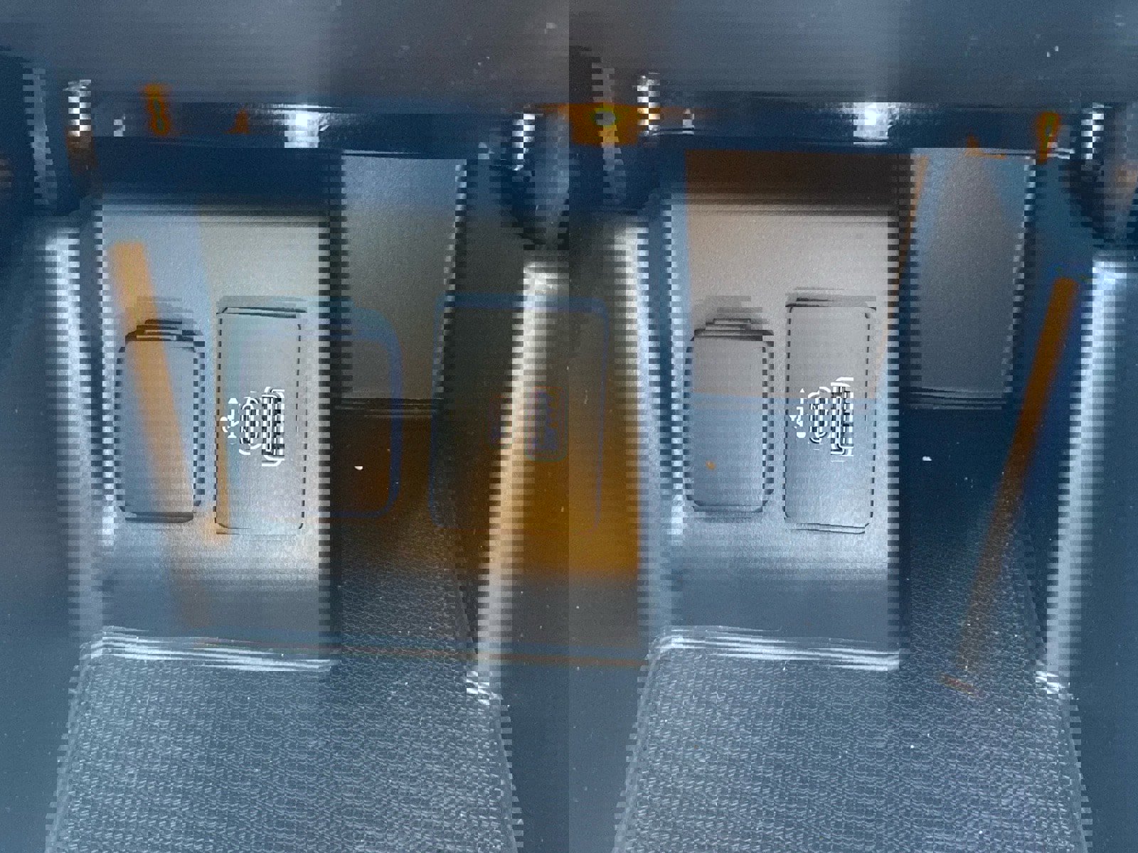 Used 2025 Ford Explorer Platinum w/ LUX Leather Package image 13