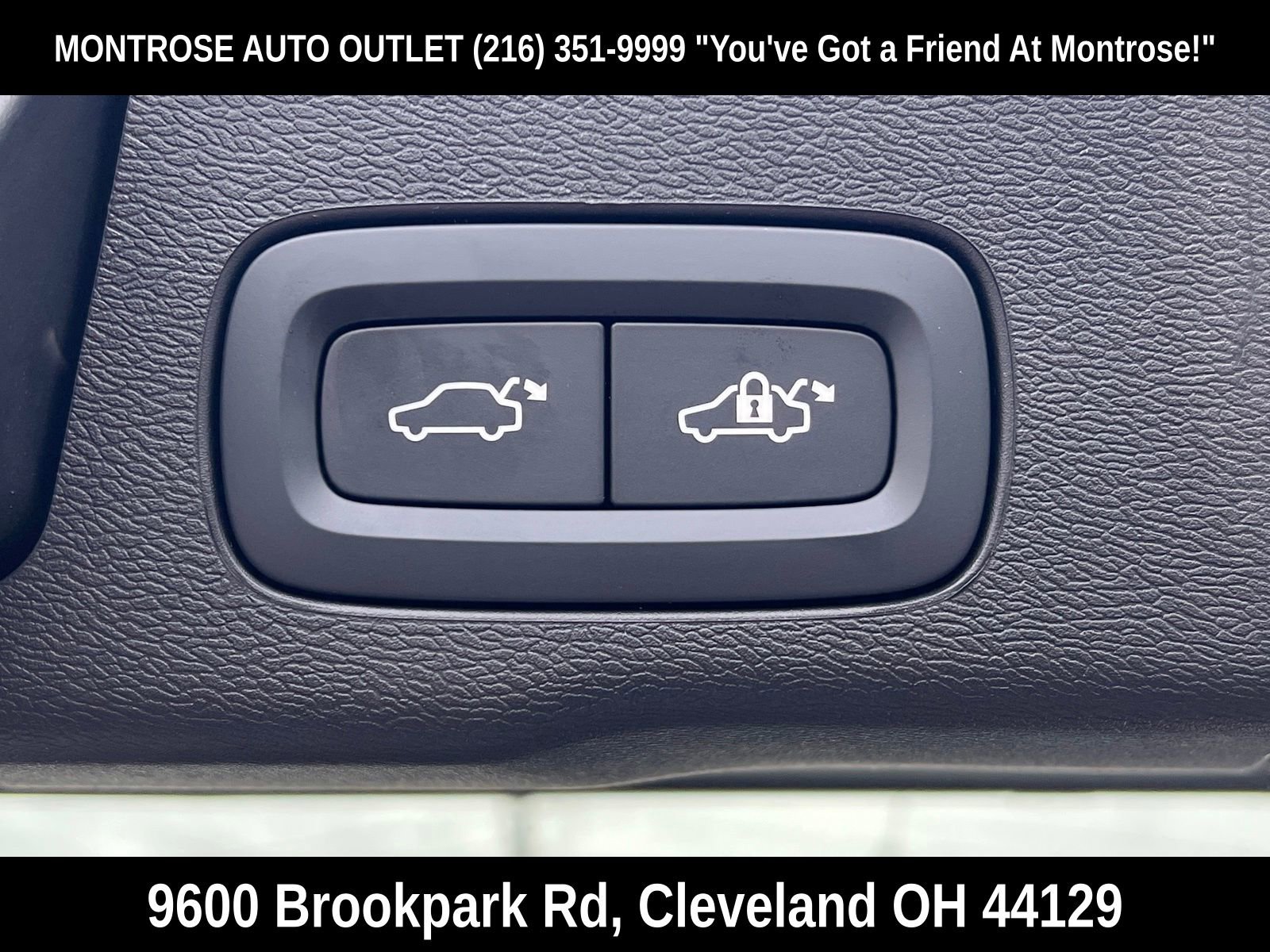 New 2025 Volvo XC60 T8 Plus w/ Protection Package Premier image 39