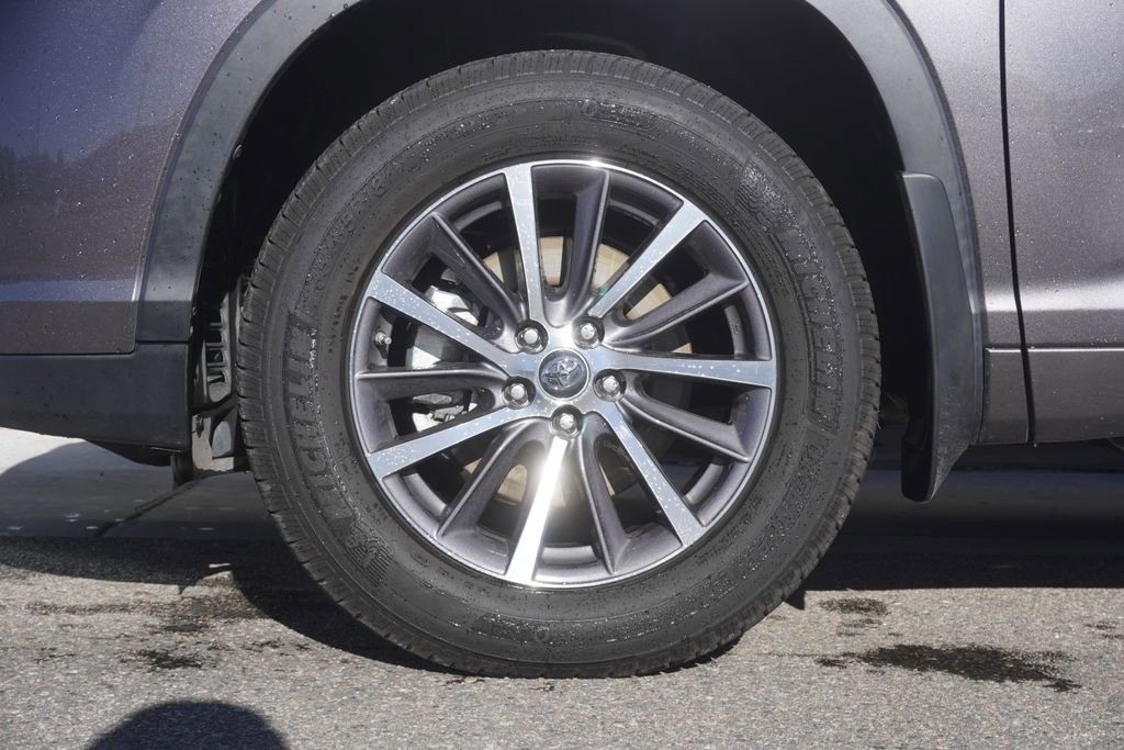 Used 2018 Toyota Highlander XLE image 32