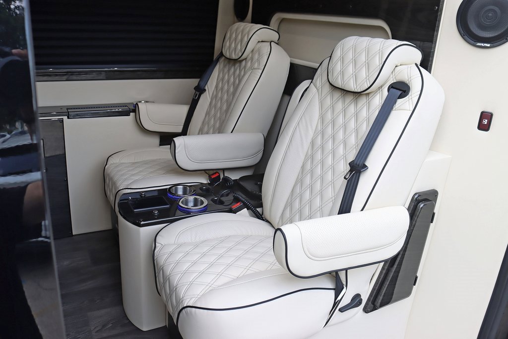 Used 2024 Mercedes-Benz Sprinter 3500 image 30