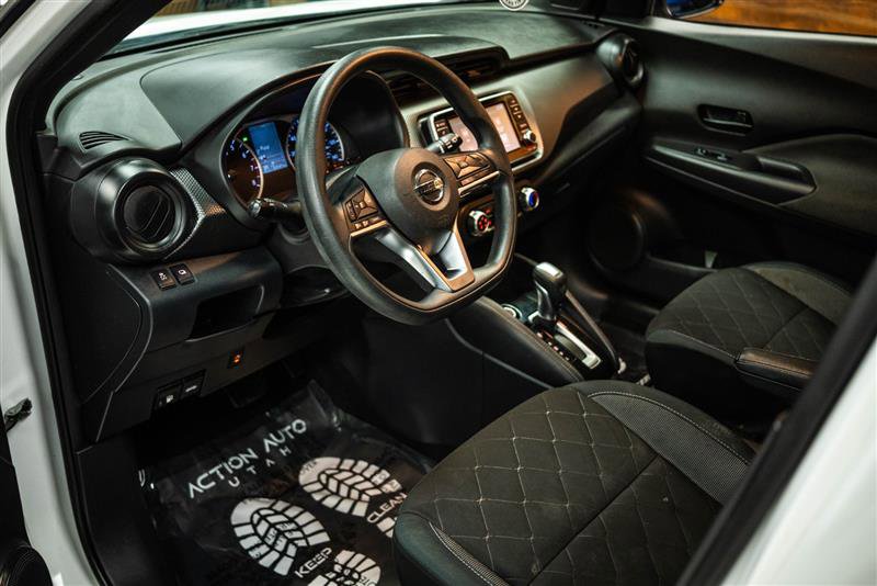 Used 2019 Nissan Kicks S image 6