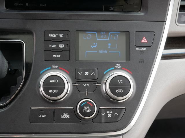 Used 2017 Toyota Sienna XLE image 31