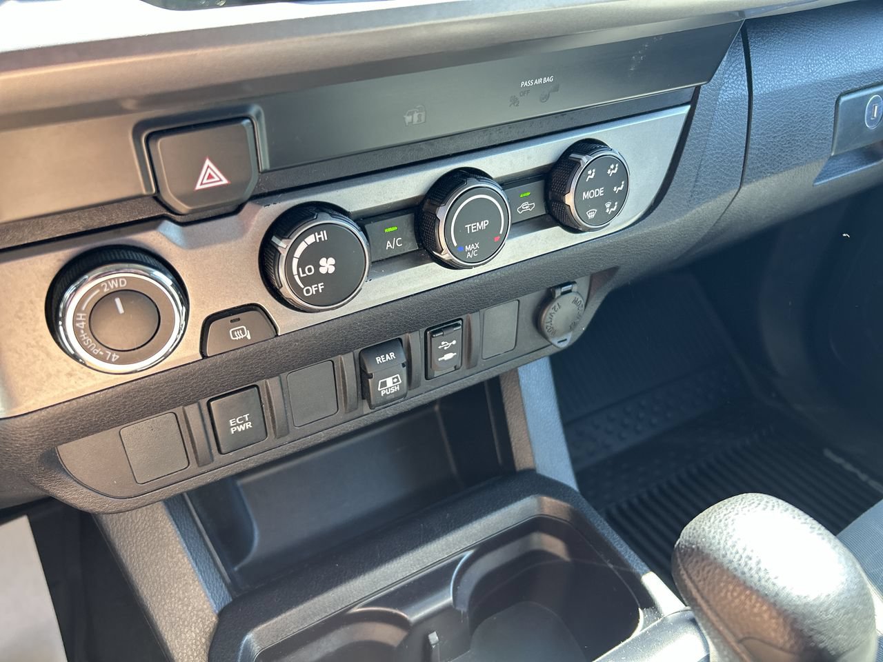 Used 2019 Toyota Tacoma SR5 AWD/4WD image 30