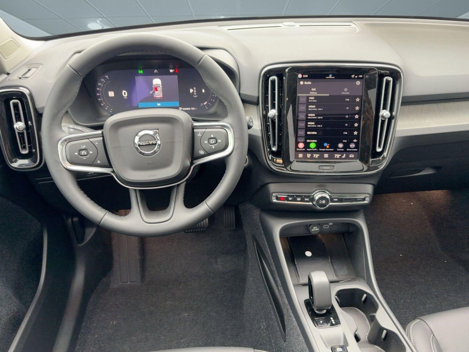 New 2026 Volvo XC40 B4 Core image 25