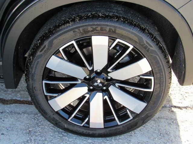 New 2025 Mitsubishi Outlander SE image 8