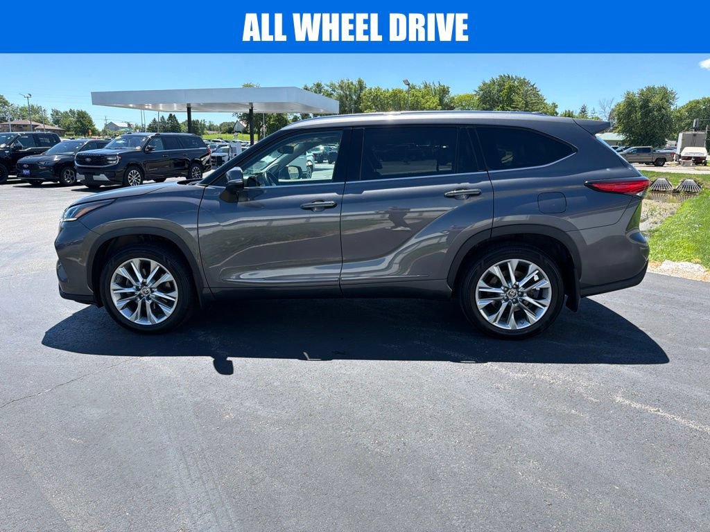 Used 2022 Toyota Highlander Limited AWD/4WD image 7