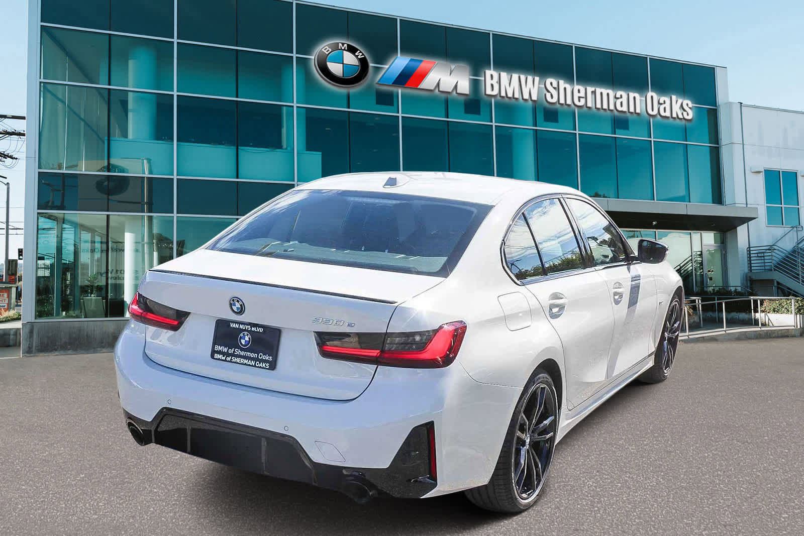 Certified 2023 BMW 330e w/ M Sport Package image 4