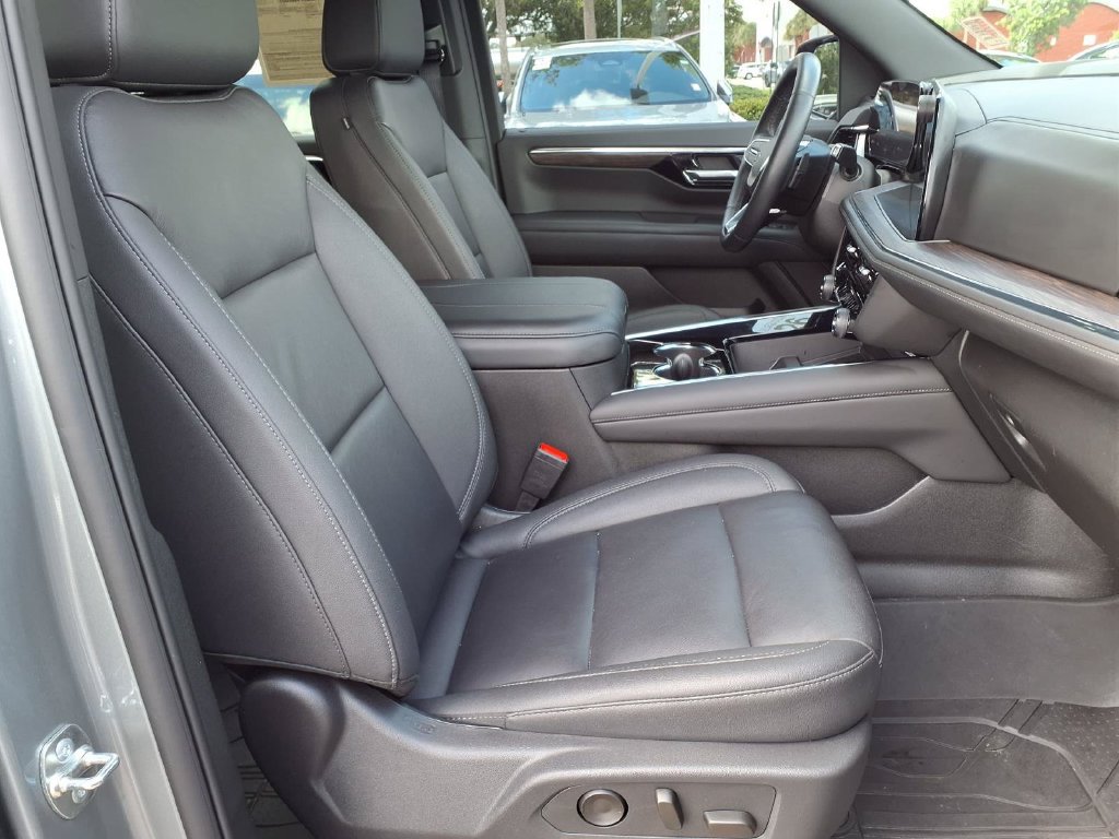Used 2026 Chevrolet Suburban Z71 w/ Comfort Package AWD/4WD image 14
