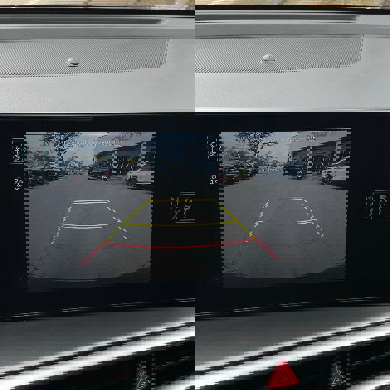 Used 2025 Kia Sorento LX image 18