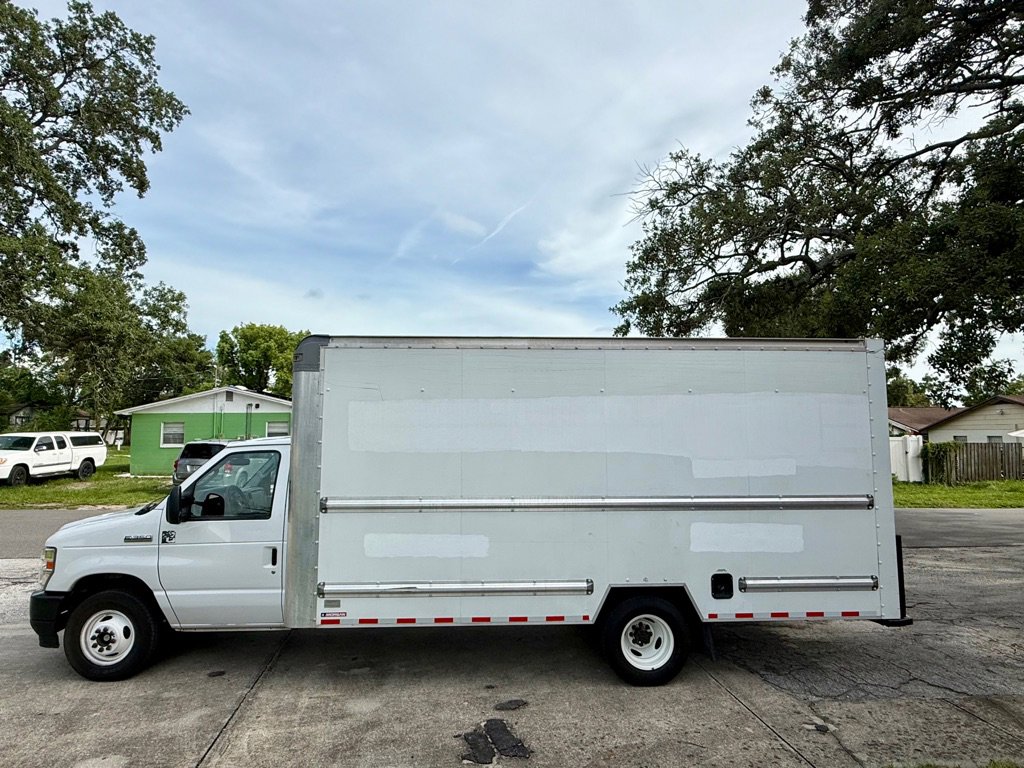 Used 2022 Ford E-350 and Econoline 350 Super Duty RWD image 12