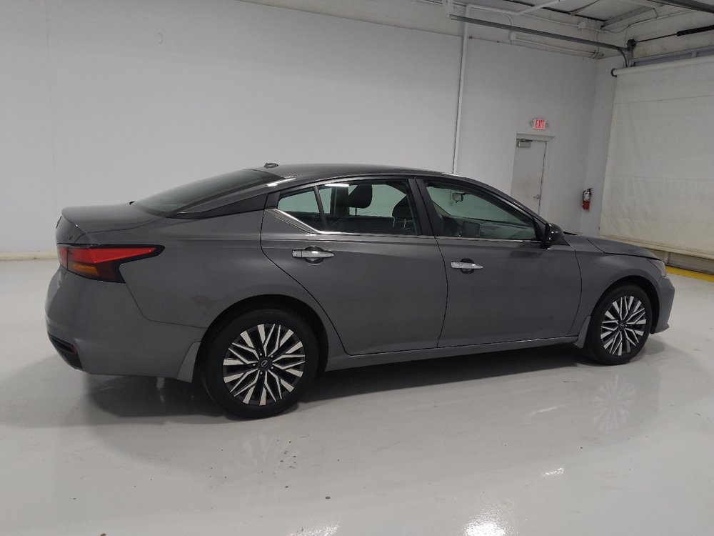 Used 2024 Nissan Altima 2.5 SV AWD/4WD image 10