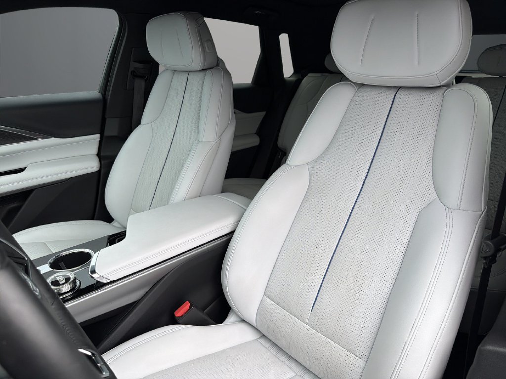 Certified 2024 Cadillac Lyriq Sport RWD image 13