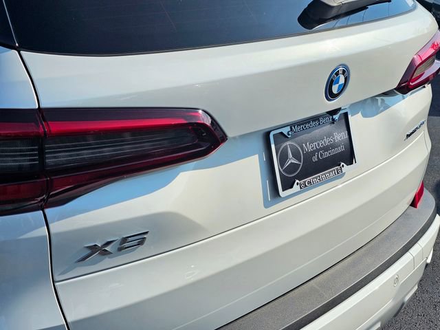 Used 2023 BMW X5 xDrive45e w/ Parking Assistance Package AWD/4WD image 17