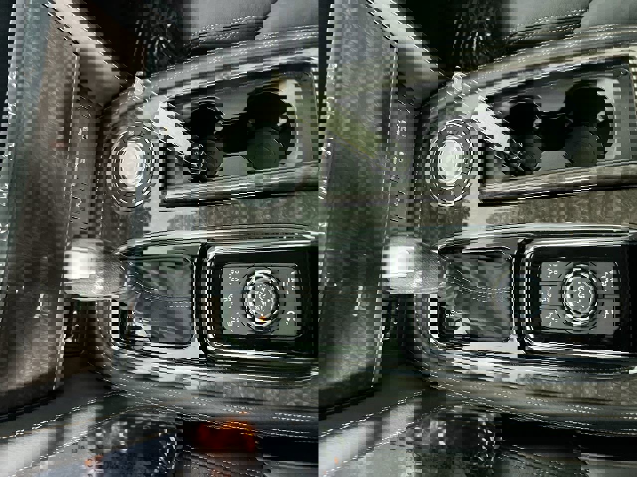 Used 2023 Nissan Armada Platinum w/ Captain's Chairs Package image 23