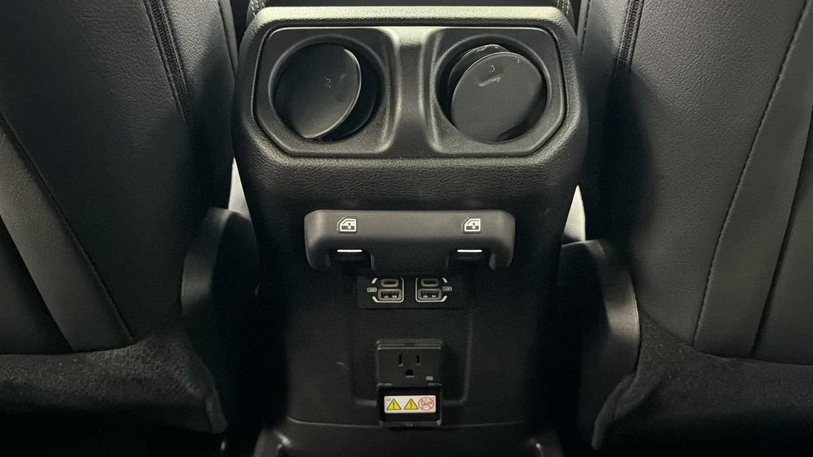 Used 2025 Jeep Wrangler Unlimited Sahara w/ Safety Group AWD/4WD image 34
