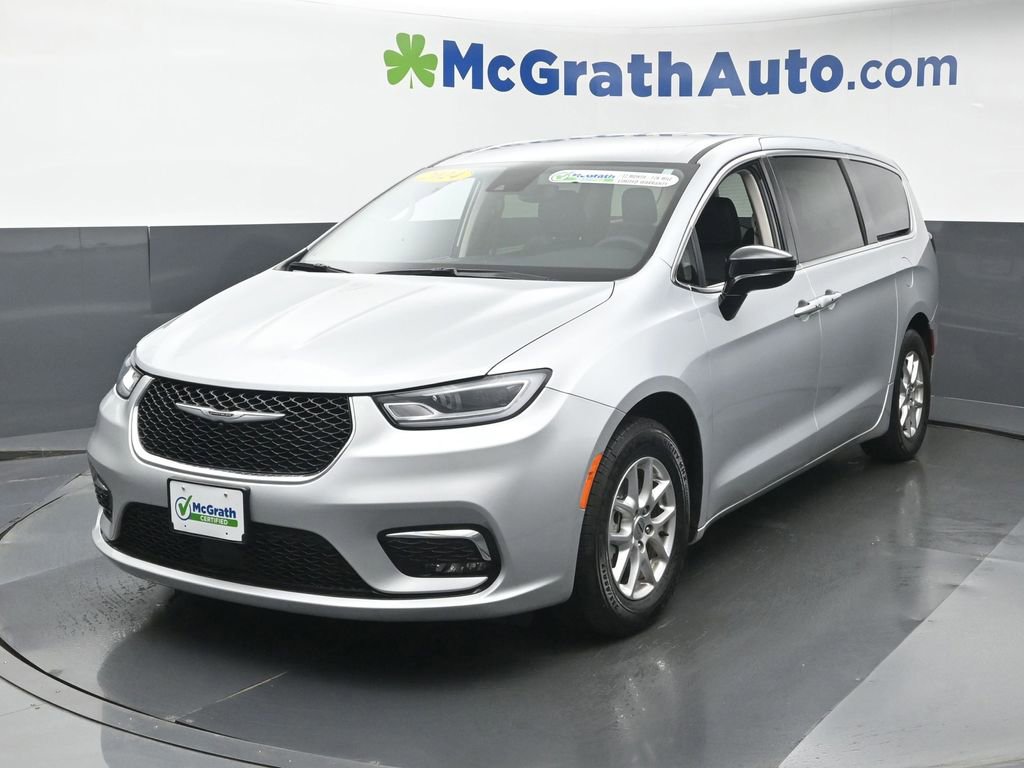 Used 2024 Chrysler Pacifica Touring-L image 20