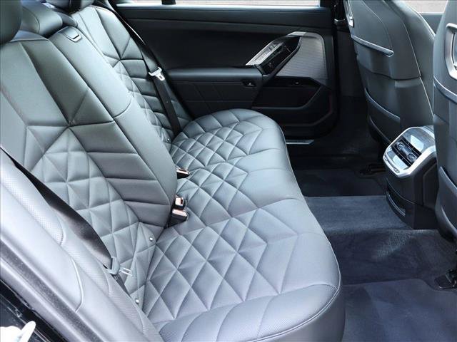Certified 2025 BMW 740i xDrive AWD/4WD image 24