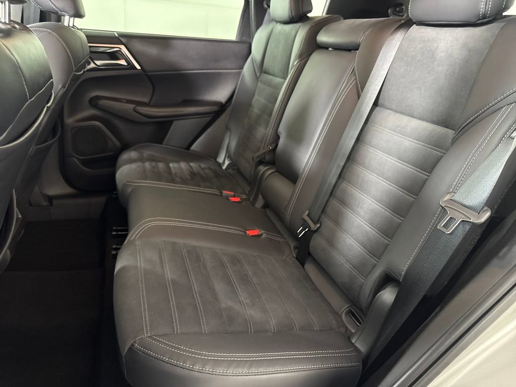 Used 2022 Mitsubishi Outlander SE image 12