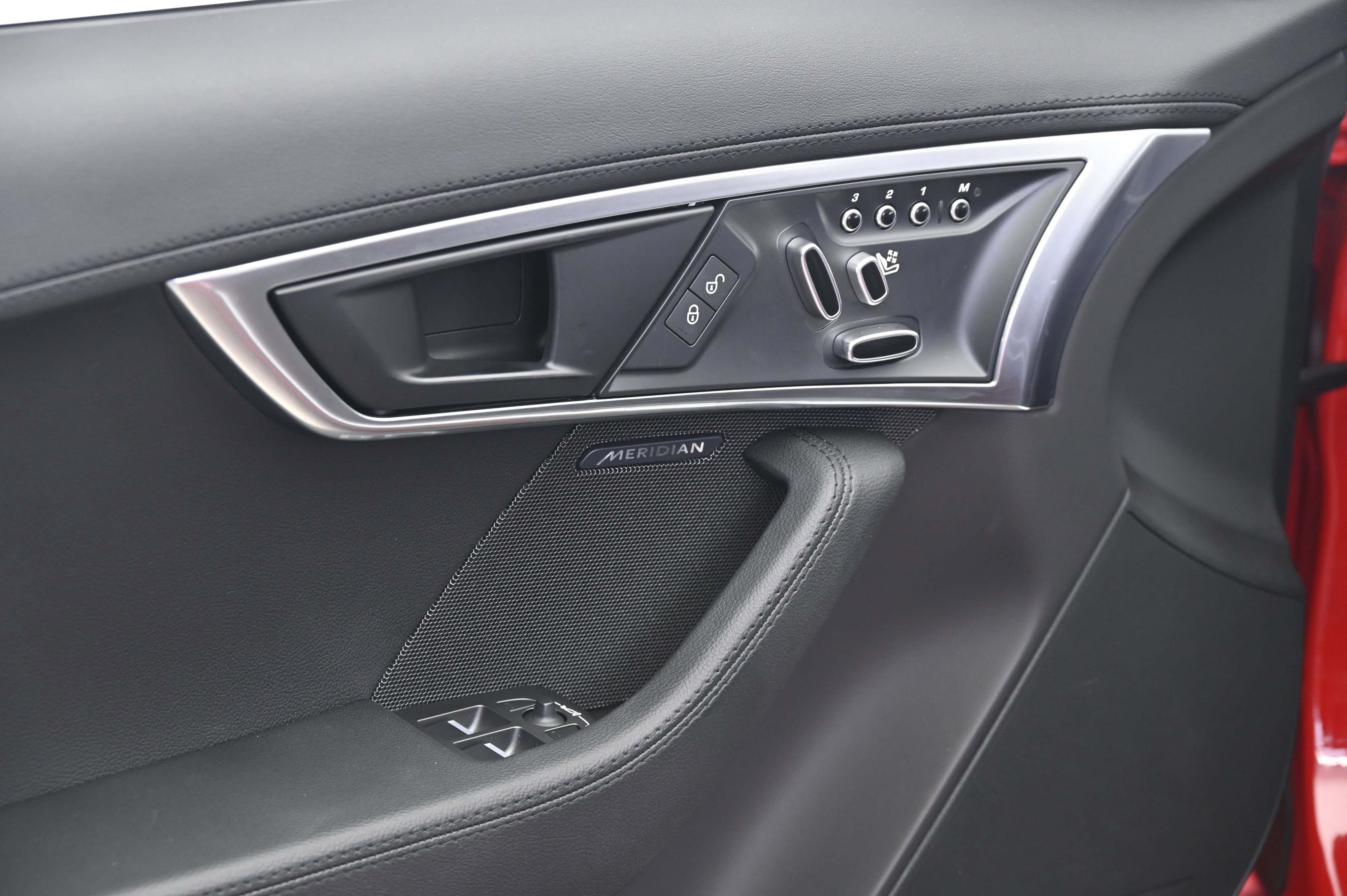 Used 2018 Jaguar F-TYPE Coupe image 22