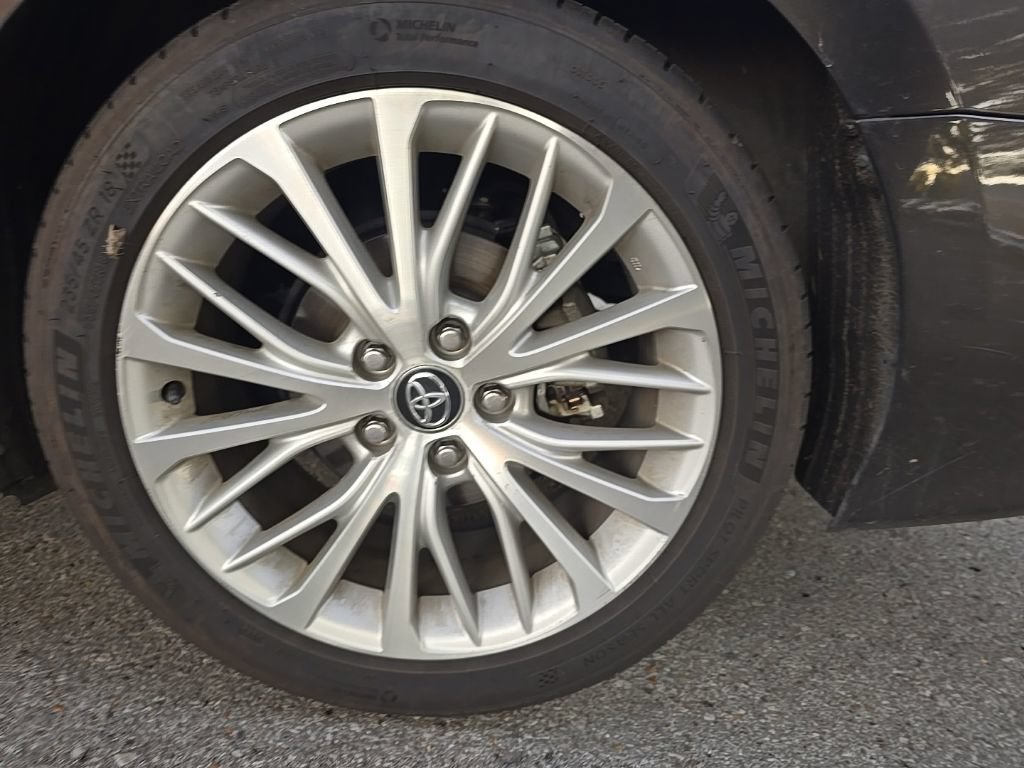 Used 2018 Toyota Camry XLE FWD image 11