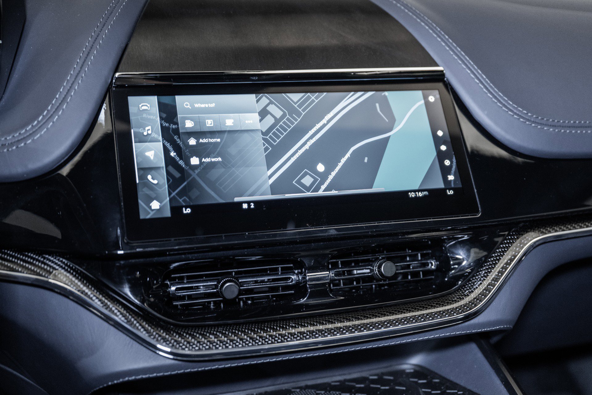 Used 2025 Aston Martin DBX 707 image 28