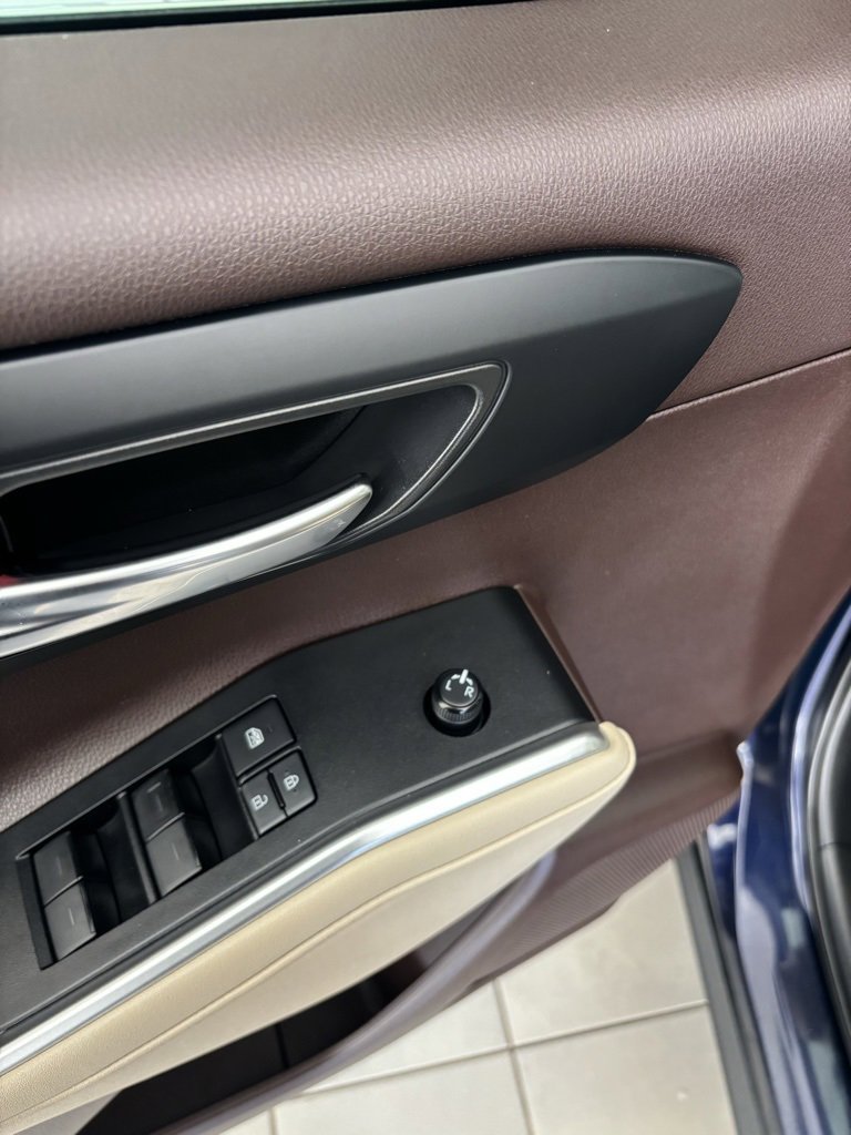 Certified 2021 Toyota Highlander XLE image 11