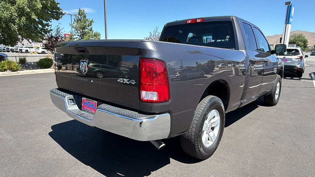 Used 2024 RAM 1500 Classic SLT AWD/4WD image 3