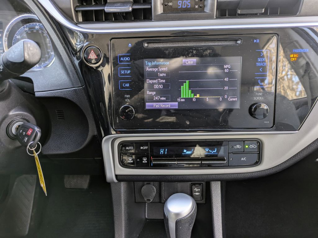 Used 2018 Toyota Corolla LE image 21