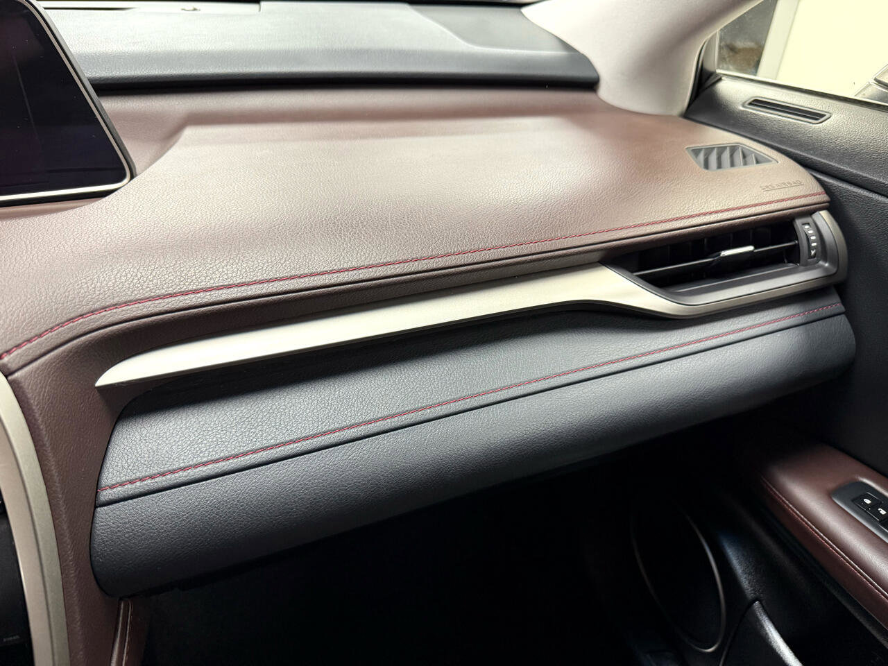 Used 2018 Lexus RX 450hL Premium w/ Premium Package image 26