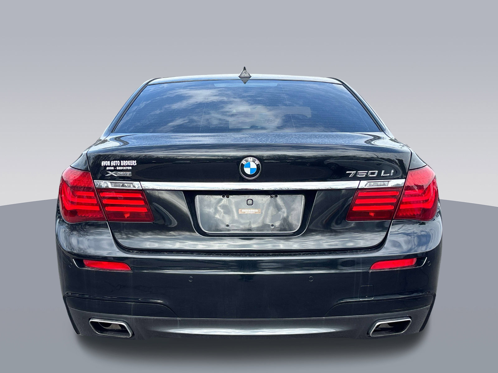 Used 2015 BMW 750Li xDrive image 3