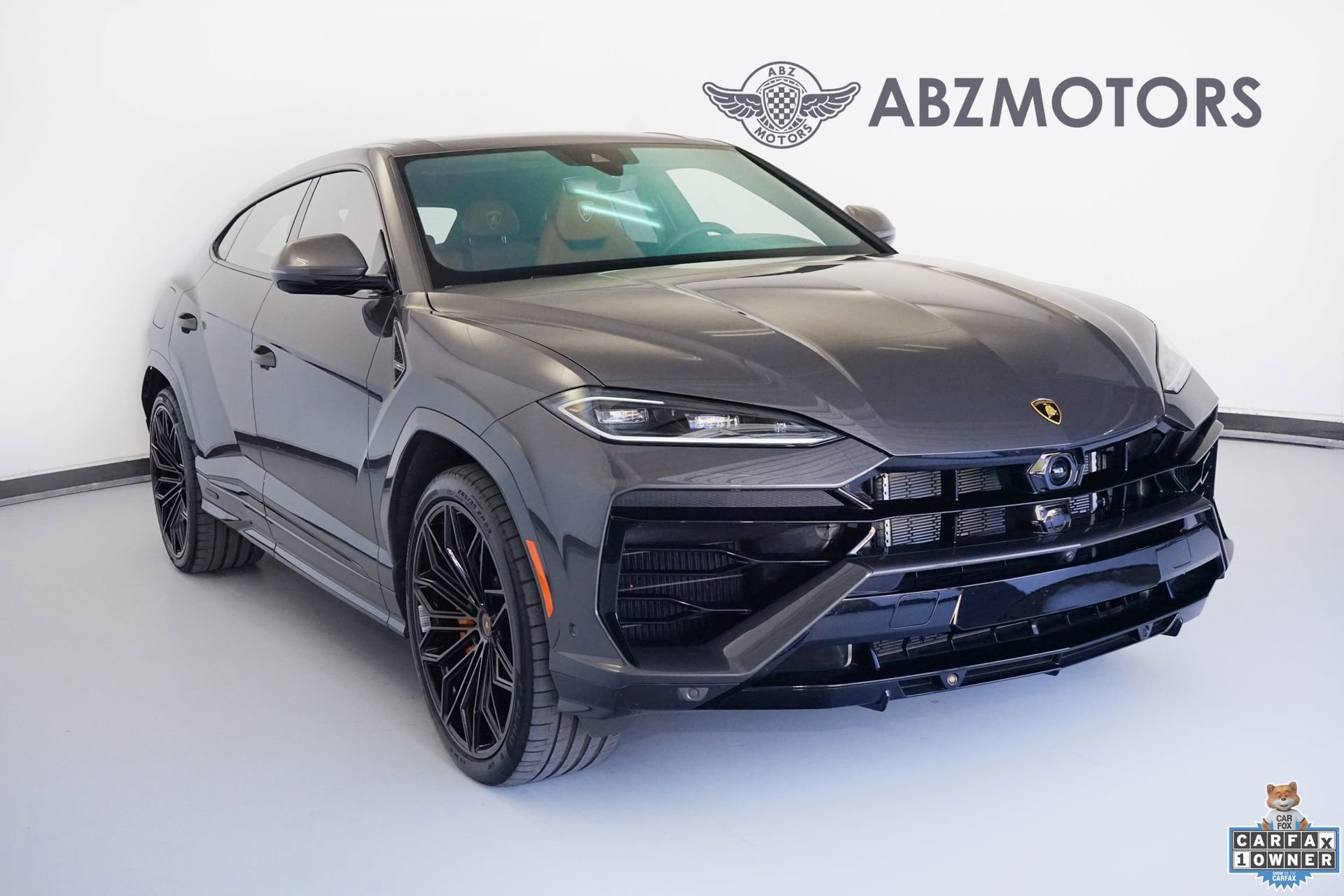 Used 2025 Lamborghini Urus SE image 1