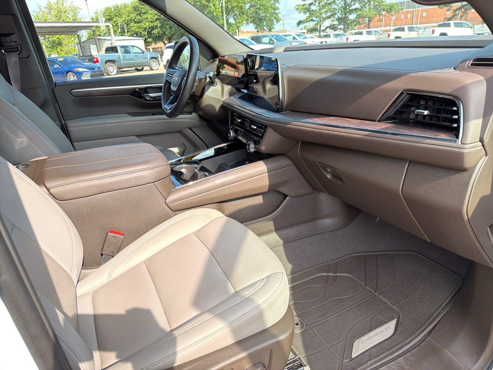 Used 2025 Chevrolet Tahoe LT w/ Comfort Package RWD image 13