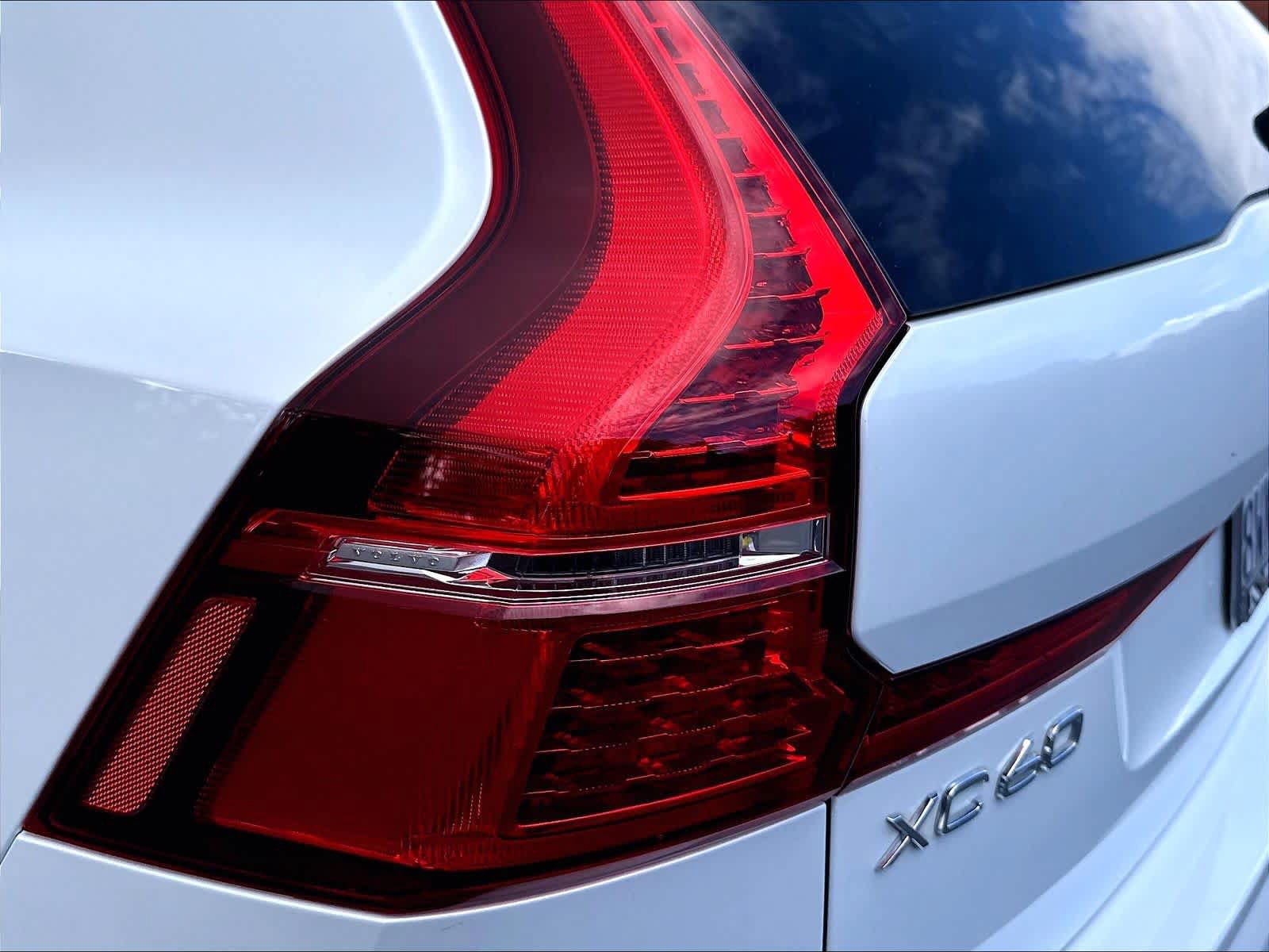 Used 2021 Volvo XC60 T5 Momentum w/ Advanced Package AWD/4WD image 32
