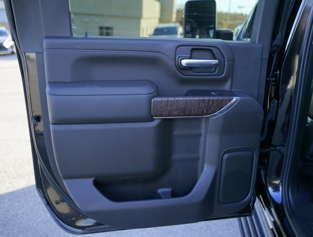 Used 2022 GMC Sierra 2500 Denali w/ Denali Black Diamond Edition image 32