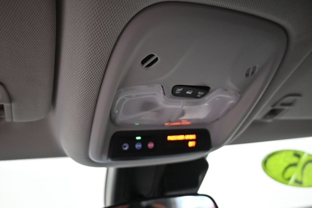 Used 2025 Chevrolet TrailBlazer LT AWD/4WD image 36