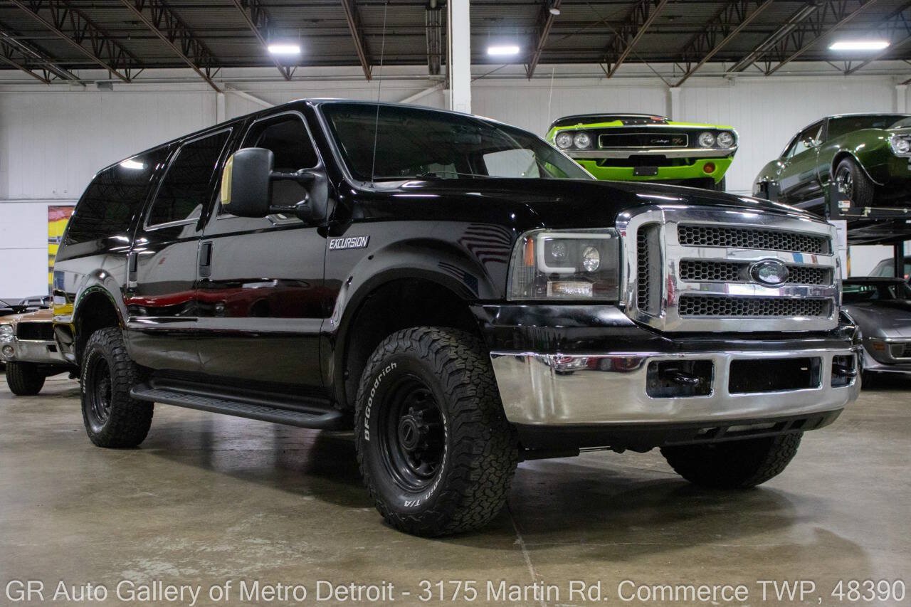 Used 2005 Ford Excursion XLT AWD/4WD image 10