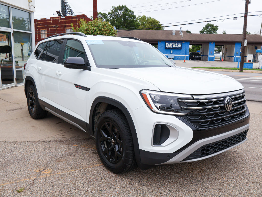 Certified 2025 Volkswagen Atlas Peak Edition SE AWD/4WD image 7