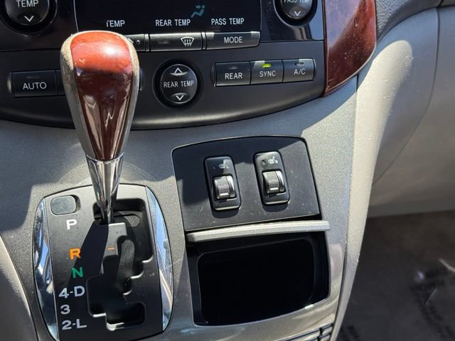 Used 2005 Toyota Sienna XLE Limited w/ XLE Limited Pkg 2 FWD image 11