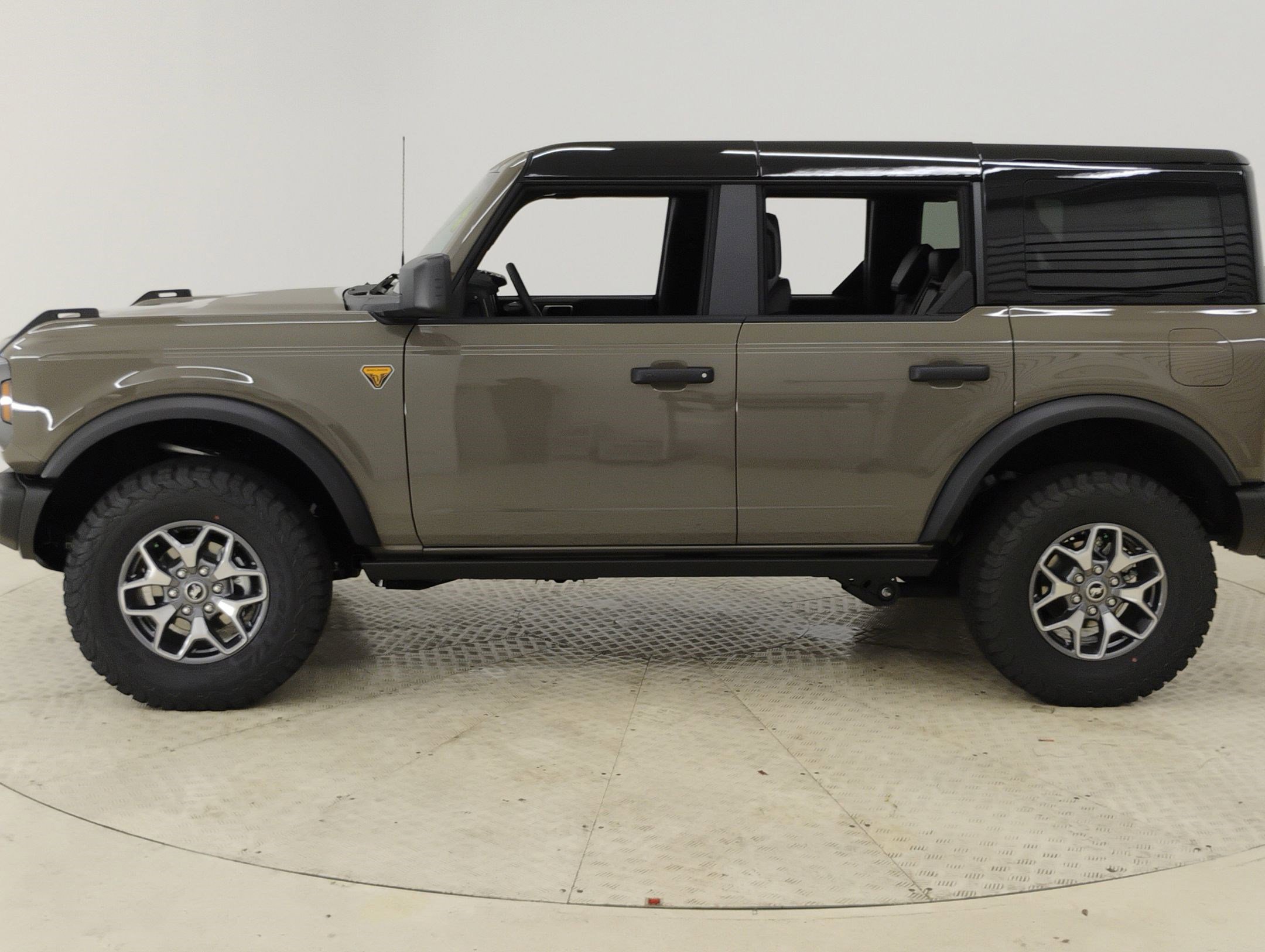 New 2025 Ford Bronco Badlands image 2