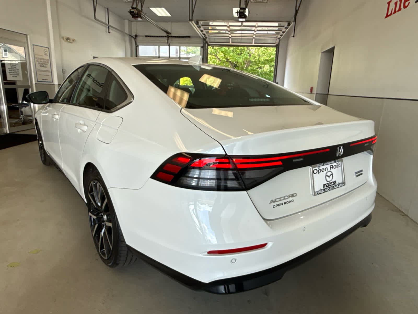 Used 2023 Honda Accord Touring image 4