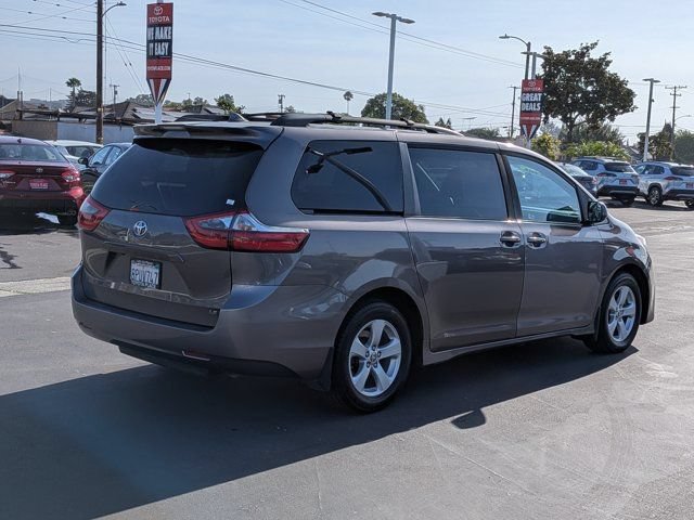 Used 2020 Toyota Sienna LE w/ Carpet Mat Package FWD image 10