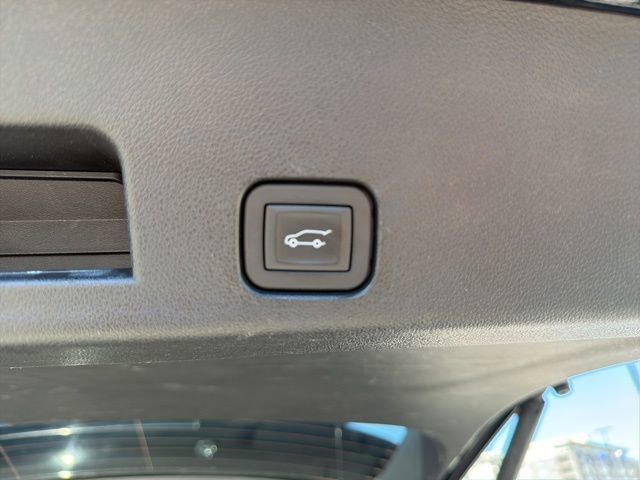 Used 2024 Chevrolet Traverse LT image 9