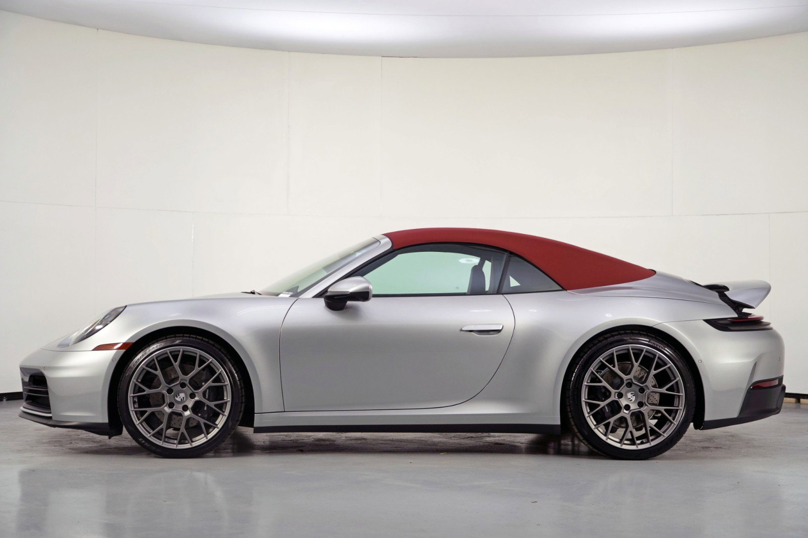 Used 2025 Porsche 911 Carrera RWD image 9
