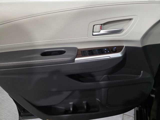 Used 2023 Toyota Sienna XLE FWD image 10